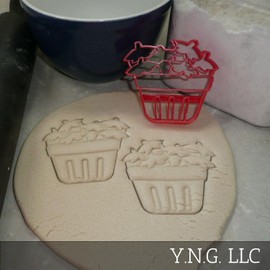 STRAWBERRY BASKET BERRY PICKING SUMMER DETAILED COOKIE CUTTER MADE IN USA PR4815