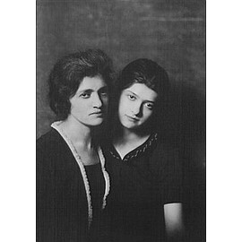 HistoricalFindings Photo: Wranbeck,Mrs,unidentified Girl,acetates,Group Portraits,Women,Arnold Genthe,1925