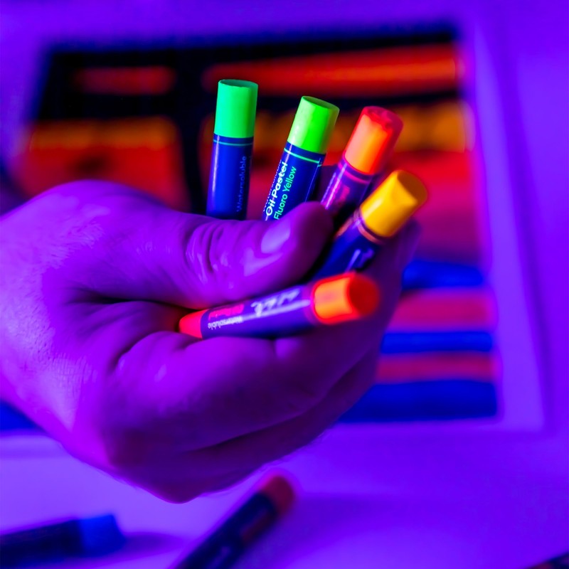 Mont Marte Fluoro Oil Pastels Signature 12pc, 12 Assorted Colours,