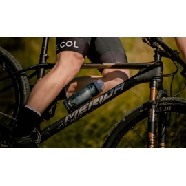 Elite Rocko Carbon Bottle Cage Mat White Graphic – Ultra Lightweight Carbon Fibre Bike Bottle Holder 25g – Front & Side Entry – For MTB, Road & Gravel Cycling
