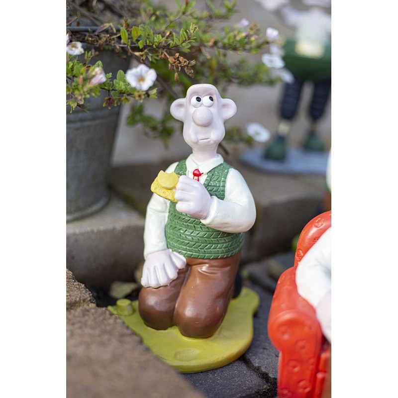 Wallace and Gromit Garden Statue. Wallace Eats Cheese