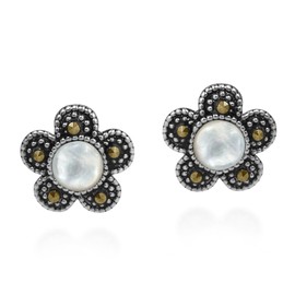 AeraVida Spring Daisy Flower White Mother of Pearl and Marcasite Style Pyrite .925 Silver Post Earrings | Cute Sterling Silver Stud Earring for women | Flower Stud Earrings | Chic Stud Earrings
