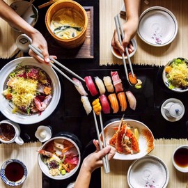 Stainless Steel Chopsticks, 4 Pairs Metal Chopsticks Dishwasher Safe Chopsticks Lightweight Reusable Chopsticks Easy to Clean (23cm/9inch)