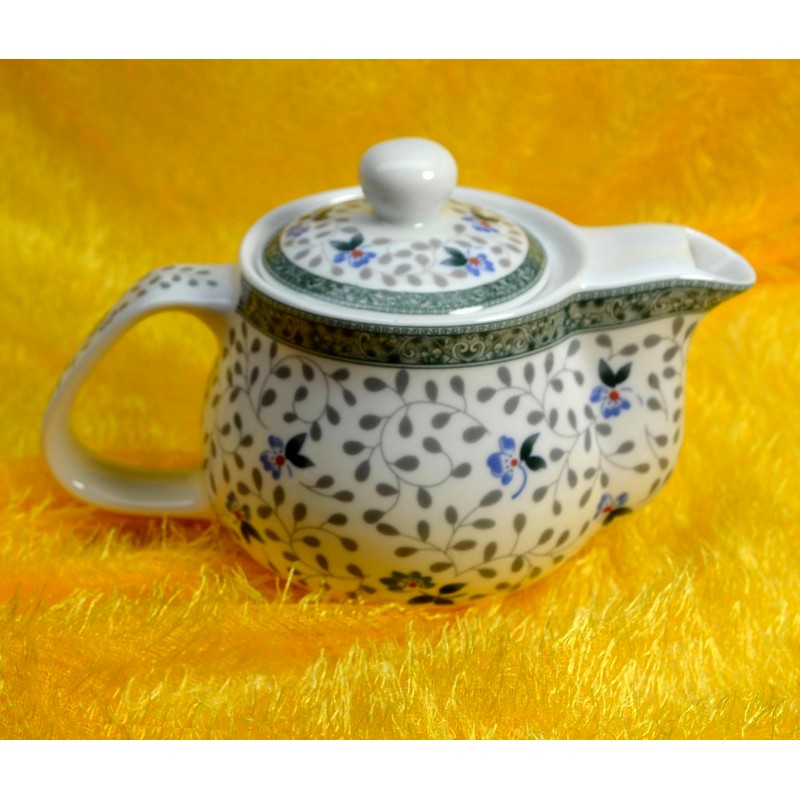 Porcelain Teapot 500ml Kettle with Removable Stainless Steel Infuser (Flower)