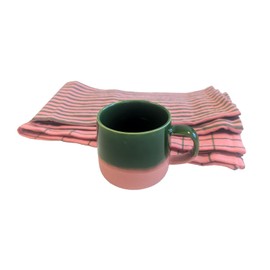 Set 3-teilig - Keramik-Tasse & 2 Geschirrtücher, Tasse für Kaffee, Tee, Kakao, Cappuccino Kaffeebecher aus Steingut - 390 ml, Geschirrtuch aus 100% Baumwolle, 50 x 70 cm. Farbe: Vintage Pink