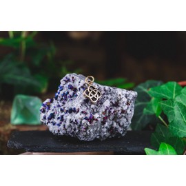 Windalf Sheela Small Jewellery Pendant Height: 1.8 cm Celtic Lucky Charm Elegant Bronze, Fabric