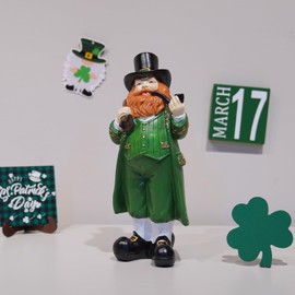 Cynkeyee Saint Patricks Day Figurine - Resin St Patrick Indoor Decoration Leprechaun Statue with Bag Green Irish Festival Tabletop Statue for Home Decor St Patricks Day Decorations 4.5x4x11.5 Inch