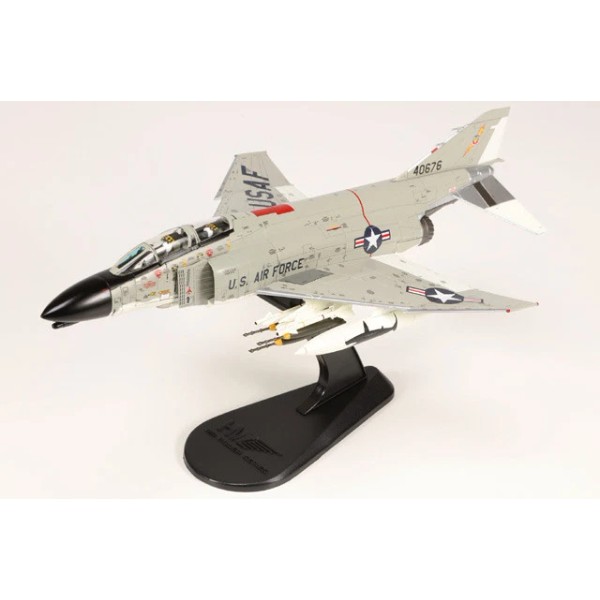 Hobby Master 1/72 F-4C Phantom II Airplane #64-0676 USAF 12th