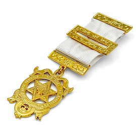 THE MASONIC COLLECTION Royal Arch Companions Breast Jewel - Triple Tau Symbol - Gold Finishing - Standard Size - A Freemasons Gift Accessory for Men - in Clear Jewel Wallet