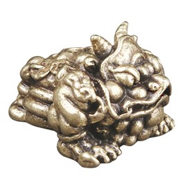 GRIRIW Brass Legged Toad Sculpture Traditional Wealth Desktop Ornament for Living Room Office and Bedroom Fine Craftsmanship and Compact Design Decorative Toad Figurine