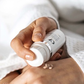 Age Defy+ Tinted Protection Moisturizer SPF15 - Medium 30ml Natural & Organic Tinted Moisturizer by Cha Vøhtz Day Cream with Color Correction & SPF 15 Paraben & Ethanol Free Pet Care Free & Vegan