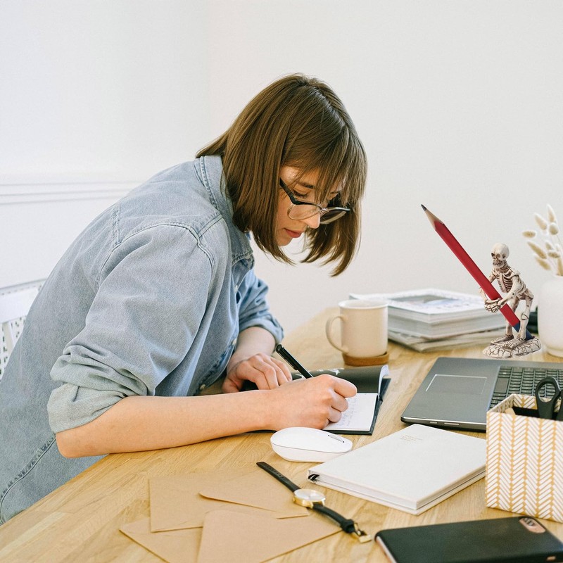 Qaoliffa Skull Pen Holder,Makeup Brush Display Stand,Desk, Office Organizer, Stationary,Gothic