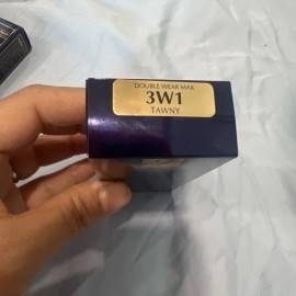 Estée Lauder 1 oz Foundation - Tawny