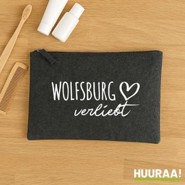 Huuraa Kulturbeutel Wolfsburg verliebt Geschenk 1 Liter Charcoal Filz Wolfsburg Geschenkidee