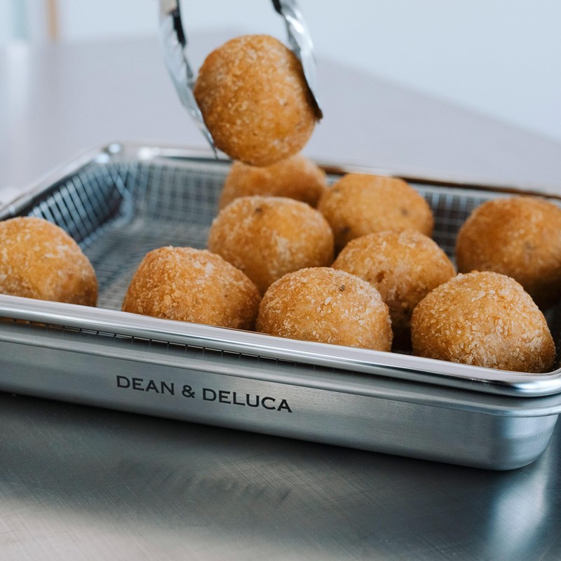 Dean and Deluca Wide Stainless Steel Bat with Lid