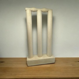 CRICKET-GIFTS Mini Cricket Stumps and Bails Set Customizable Wooden Cricket Display with Base. Trophies, Memorabilia & Special Events 21cm x 10cm x 4cm Unvarnished
