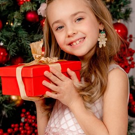 MADISON TYLER Christmas Gingerbread Man and Woman | Dangle Drop Earrings for Women | Statement Jewelry | Lightweight | Hypoallergenic Jewelry | Xmas Holiday Earrings Gifts