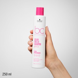 Schwarzkopf Professional Bonacure Colour Freeze Shampoo for Coloured Hair, Vegan Colour Locking System, pH 4.5, Long-Lasting Colour Intensity, No Fading, Cleansing, Detangling, 250 ml