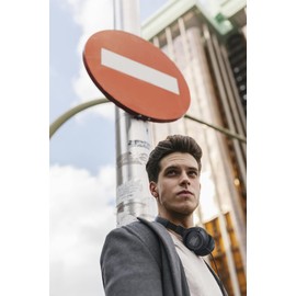 JBL Tune 500 - Wired on-ear headphones, JBL Pure Bass Sound, 1-button remote/mic, Tangle-free flat cable, Lightweight and foldable design, Ask Siri or Google Now (Black)