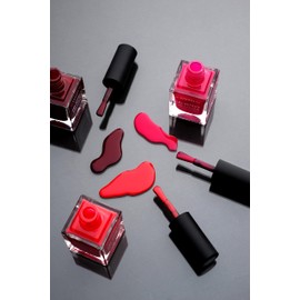 KORRES Sweet Almond Nail Colour - 57 burgundy red, veganer Nagellack mit Gel-Effekt, silikon-& parabenfrei, 11 ml