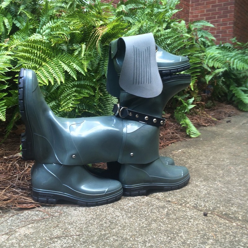 Boot Buddies 23 in. Sophie The Dog Sculpture & Planter