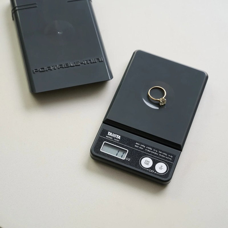 Tanita Digital Pocket Scale (mini-slim) 1200 gram Capacity Model# 1475T