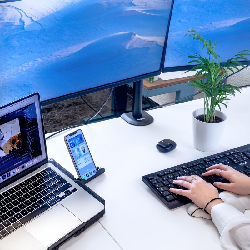 iggual Laptop Stand - 8 Tilt Angle to 45° -