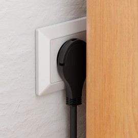 deleyCON 6-Way Power Strip with Flat Connector Power Strip for Indoor Use 1.4 m Cable Flat Contact Plug Robust Plastic Housing Black