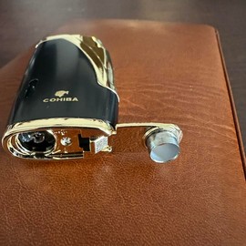 CIGAR IN STYLE Brown Leather Cedar Wooden 4-6 ct Case Travel Humidor Set Cutter & Lighter Included