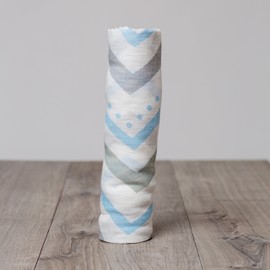 Lulujo Bamboo Swaddle Blanket (Blue Chevron)