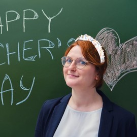 YARIEW Teacher Knotted Headband for Women Book Pencil Rhinestone Pearl Embellished Teacher Headbands Jeweled Headband Top Knot Hair Accessories for Women Back To School Supplies White