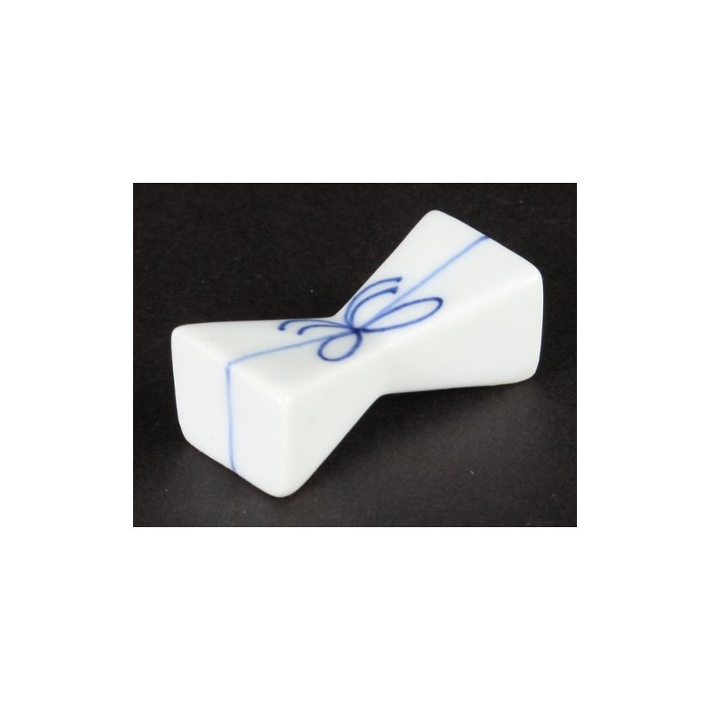 Hasami Ware 44769 Knot Chopsticks Rest, Blue