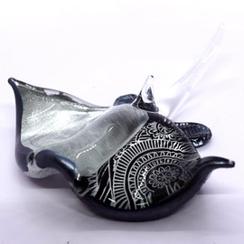 Sansukjai Black Diamond Stingray Miniature Figurines Animals Hand Painted Blown Glass Art W/22K Gold Trim Sea Collectible Gift Decorate