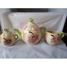 Holt Howard Angry Garlic Set, Unsigned, Coffee pot,Teapot,Anthropomorphic Excellent condition