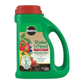 Miracle-Gro Shake 'n Feed Tomato, Fruit and Vegetable Plant Food, For Outdoor In-Ground and Potted Plants, Feeds up to 3 Months, 4.5 lbs.