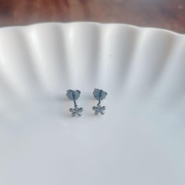 Silver 925 Earrings, Flowers, Small, Small, 0.2 inches (4 mm), 18K Coating, Hypoallergenic, Sterling Silver, No Gemstone
