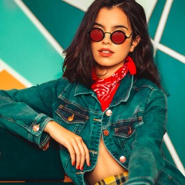 LJCZKA Retro Runde Sonnenbrille für Herren Damen Vintage Kleine Rund Sonnenbrille Klassischer Kreis Metall Rahmen Punk Mode Brille mit UV400 Schutz (Schwarz Rot)