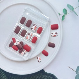 24 Pcs Maple Leaf Press on Nails Short Length Autumn Maple Leaves Fake Nails Square Full Cover Red Brown Acrylic Nails Matte Designs Solid Color False Nails Glue on Nails for Women Reusable Nail Kit