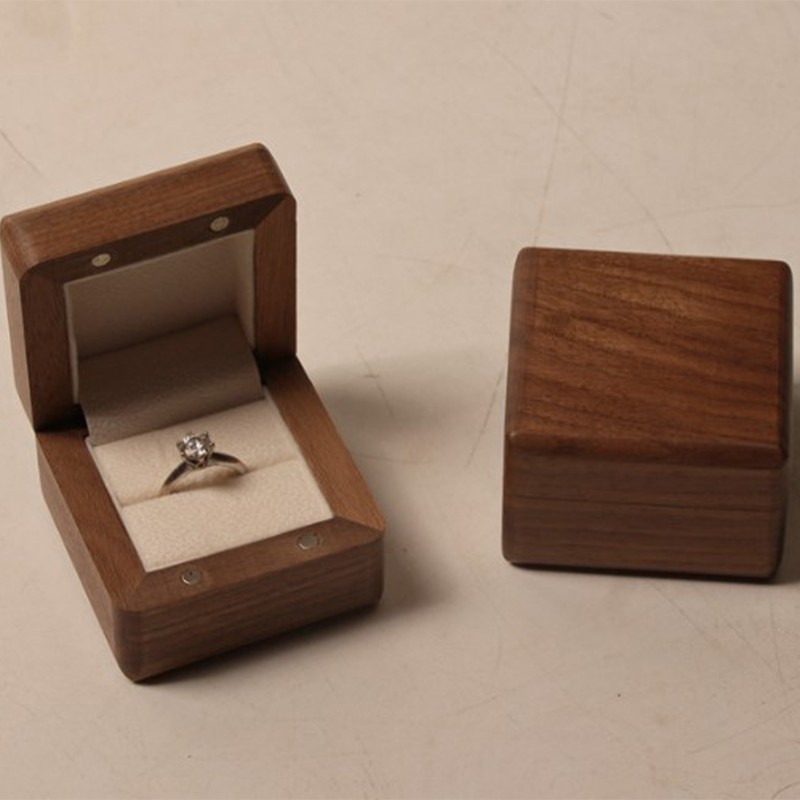 Wooden Ring Box Retro Elegant Square Engagement Ring Box with