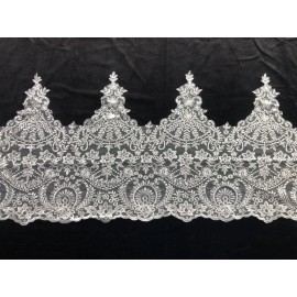 Ivory scalloped floral embroidery sewn on tulle - Hem lace for bridal