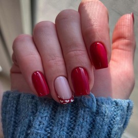 Valentine's Day Press on Nails Short Cute French Tip Heart Design Fake Nails Glossy Red Solid Color False Nails with Glue on Nails Medium Square Artificial Nails Reusable Stick on Nail for Women 24Pcs