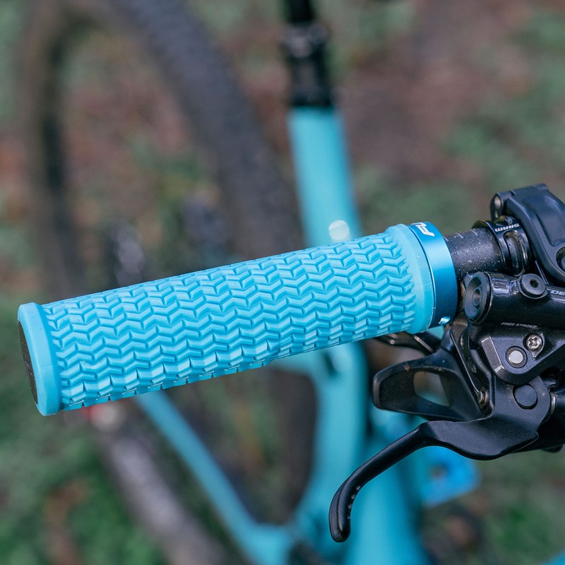 Funn Holeshot Mountain Bike Grips With Single Lock On Clamp,