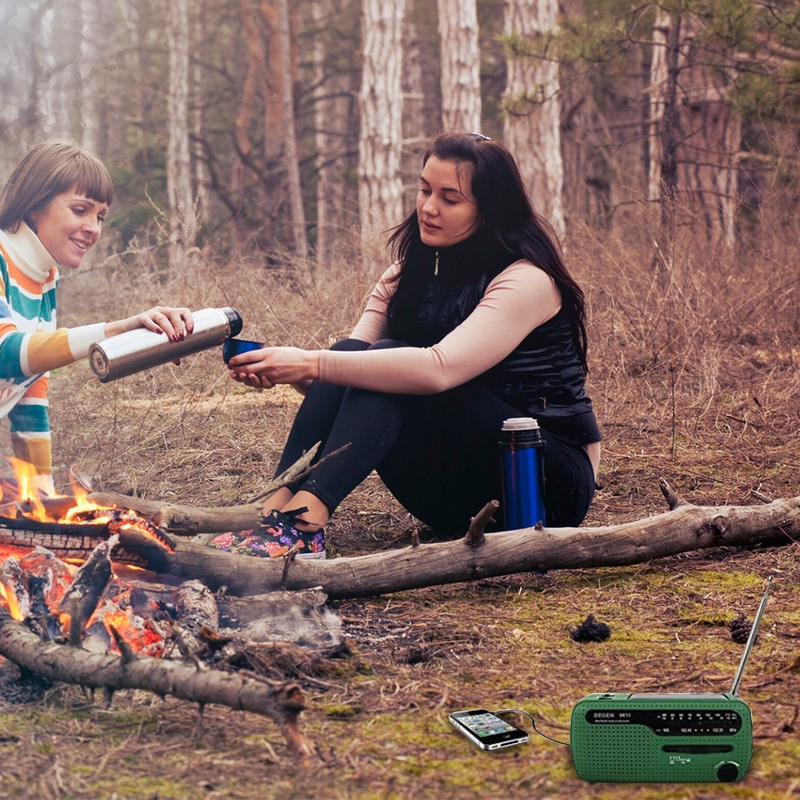 Portable Hand Cranked AM/FM Solar Radio Elderly Emergency Radio