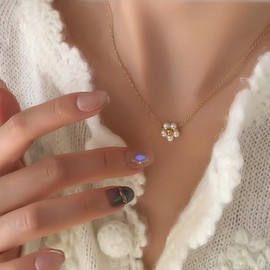 Daisy Necklace Pearl Necklaces for Women Daisy Flower Choker Necklace Trendy Cute Daisy Pearl Necklace Jewelry Gifts for Bride Wedding Party Women