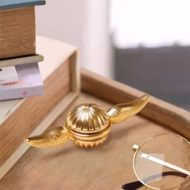 Golden Finger Spinner Fidget Toy, Wizard Hand Finger Spinner, Fingertip Gryo, Ideal for Adults' Office Desk, Office, Classroom Shaking and Stress Relief