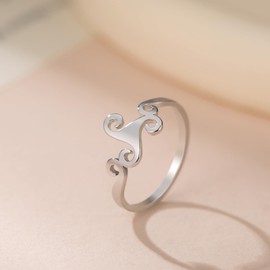 kkjoy Keltischer Triskelle Spirale Ring Edelstahl Wikinger Triskelion Talisman Ring Irische Dreifachspirale Amulett Schmuck für Frauen Männer (Silber, Durchmesser 17mm)