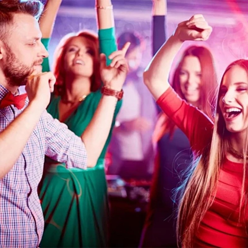 COWANIEE Brown Curly Wig for Men, 80s Mullet Wigs