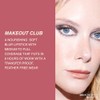 Lápiz labial Soft Blur de MAKEOUT CLUB cobertura media a