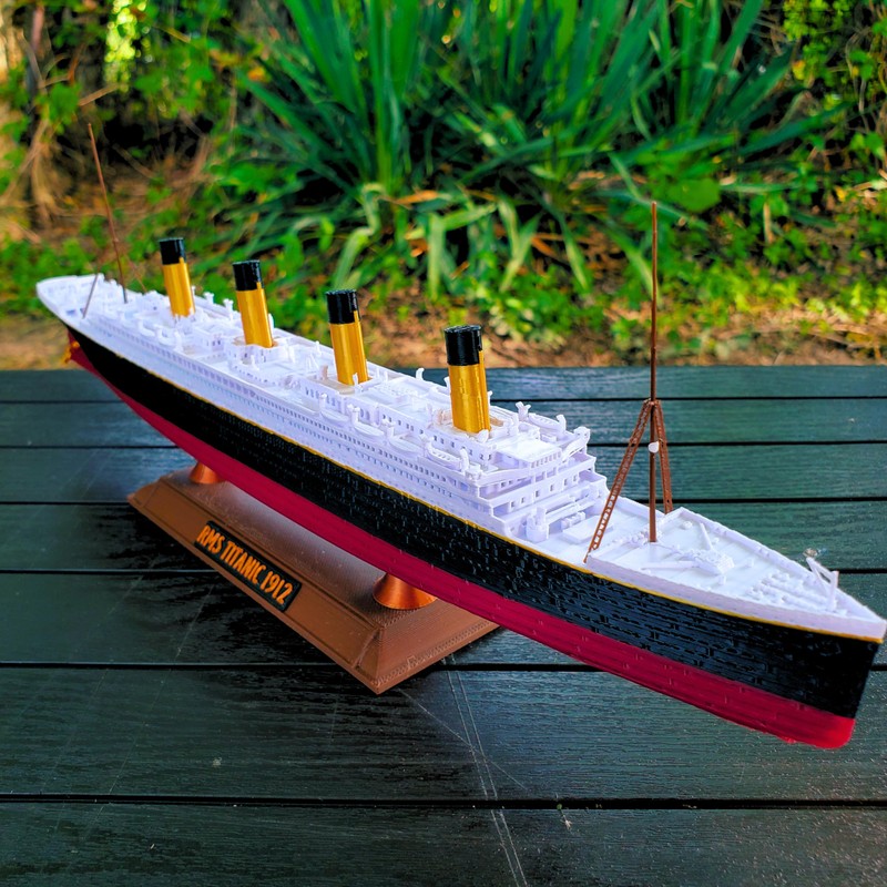 12" Prebuilt Display Model Ship with Stand (RMS Titanic- Collectors