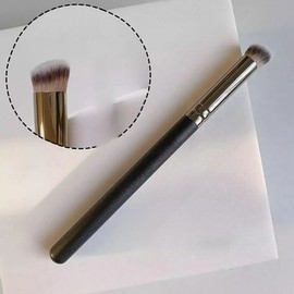 Dense pore cover concealer brush soft makeup / 촘촘한 모공커버 컨실러 브러시 부드러운 메이크업